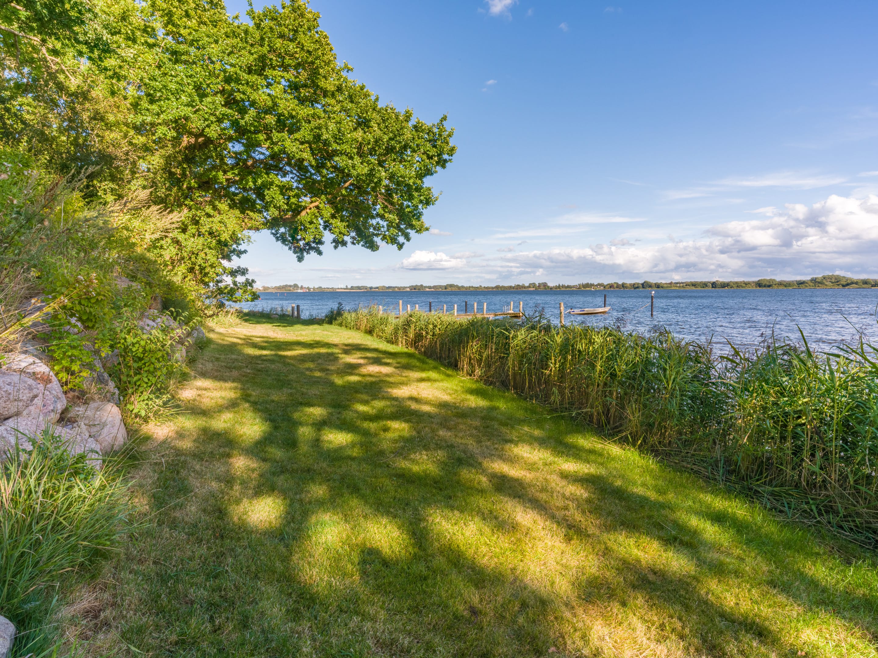 Privates Ufergrundstück mit rund 90 Metern Wasserlinie an der Schlei